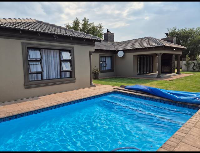 4 BEDROOM HOUSE FOR SALE IN VANDERBIJLPARK SE 4